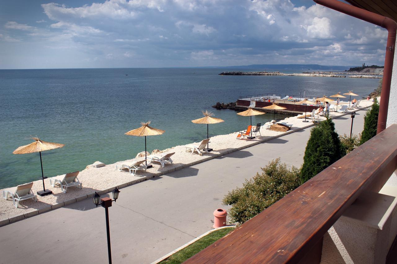 White Coast Beach Apartments Kavarna Esterno foto