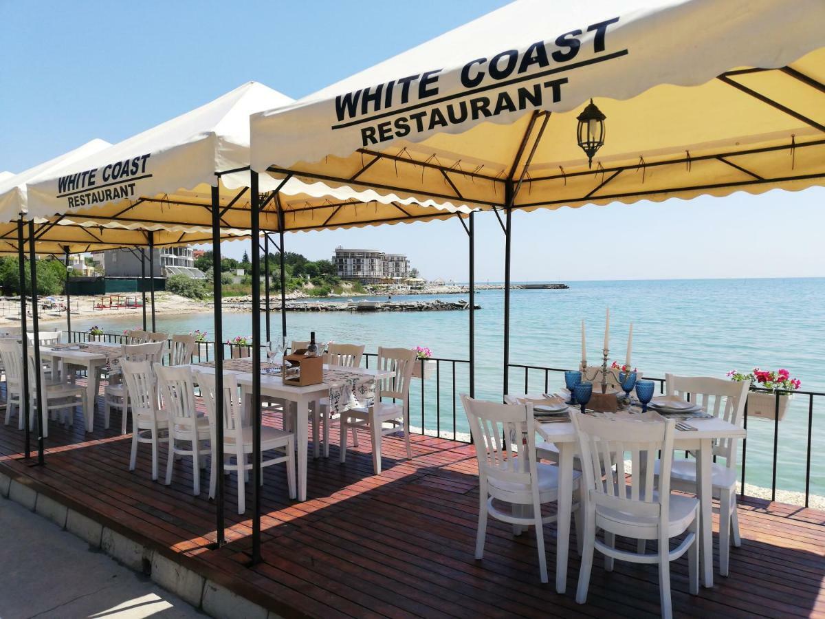 White Coast Beach Apartments Kavarna Esterno foto